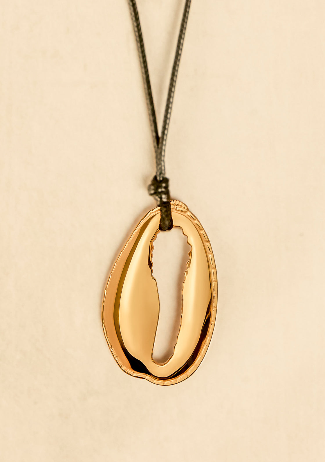 Cowrie Shell Pendant Necklace