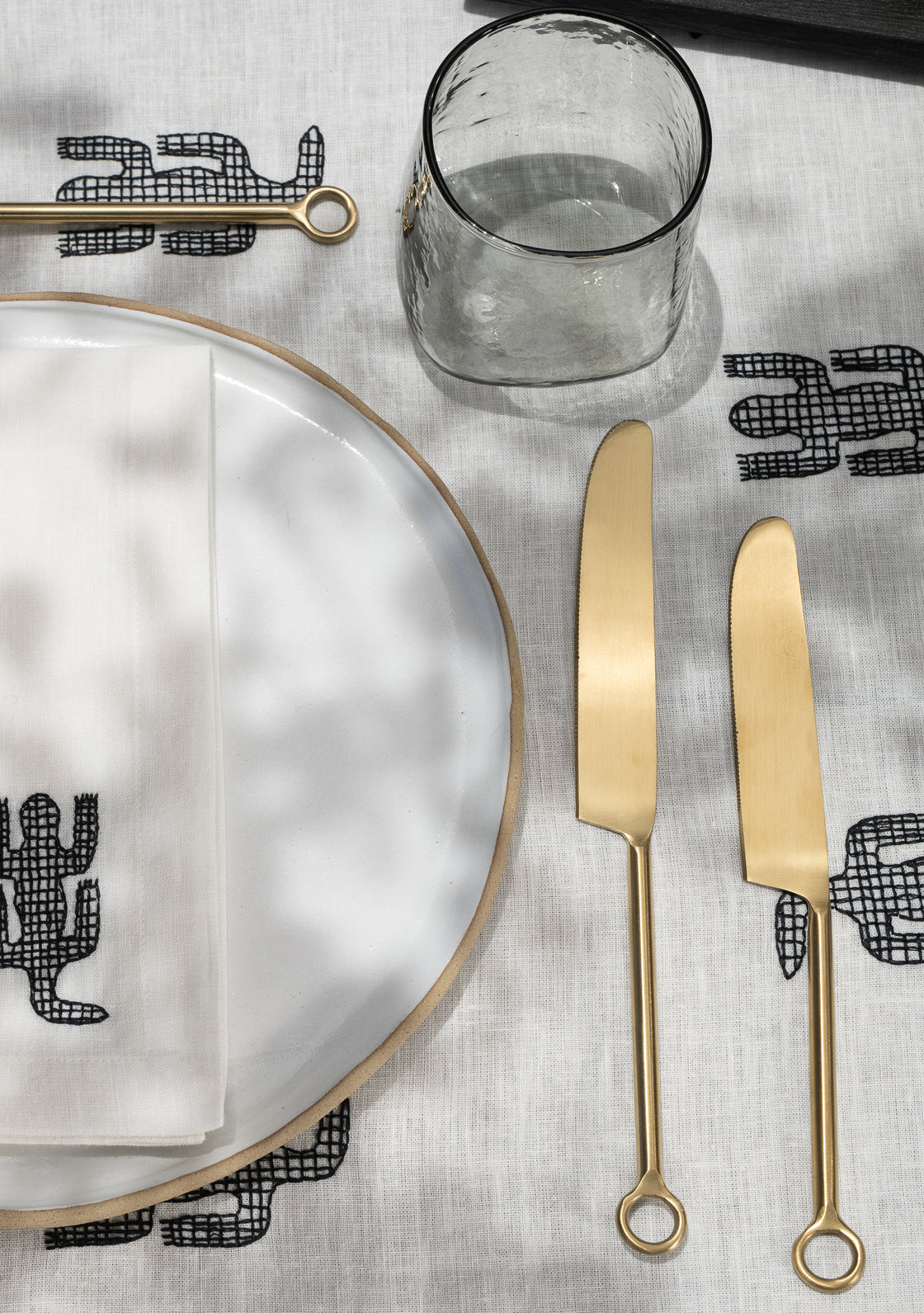 Crocodile Embroidery Linen Tablecloth